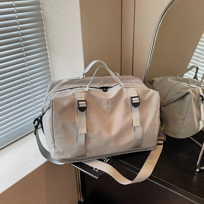Gym Duffle Bag Spacious Wear-Resistant Fabric Multiple Pockets