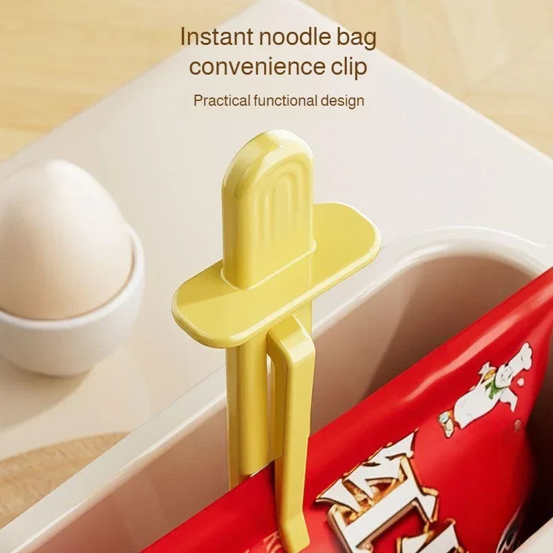 Instant Noodle Bowl Integrated Fork Holder Drainage Design