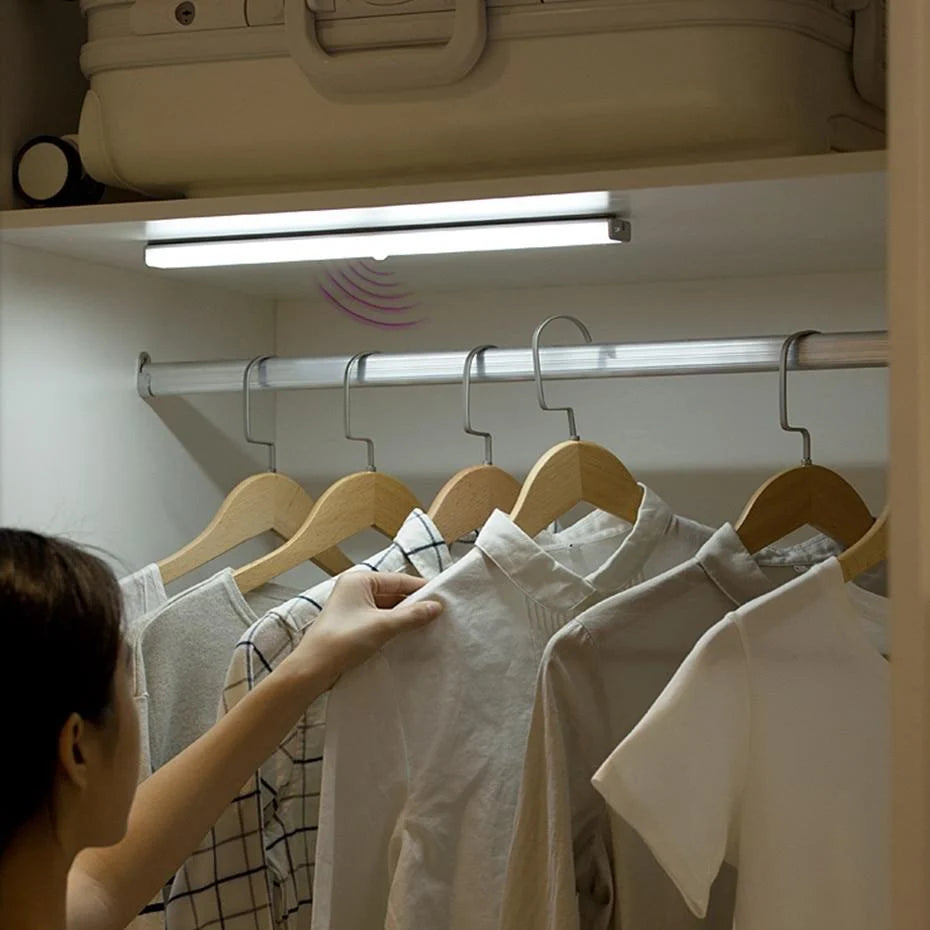 Motion Sensor Light Battery-Powered Aluminum & Magnetic Mount