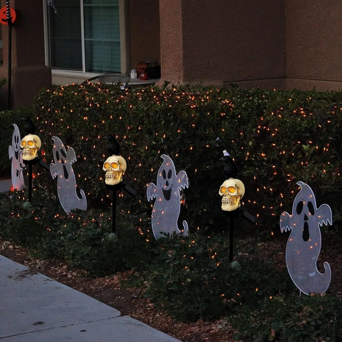 Outdoor Pathway Light Raven Skull Solar-Powered Auto On/Off