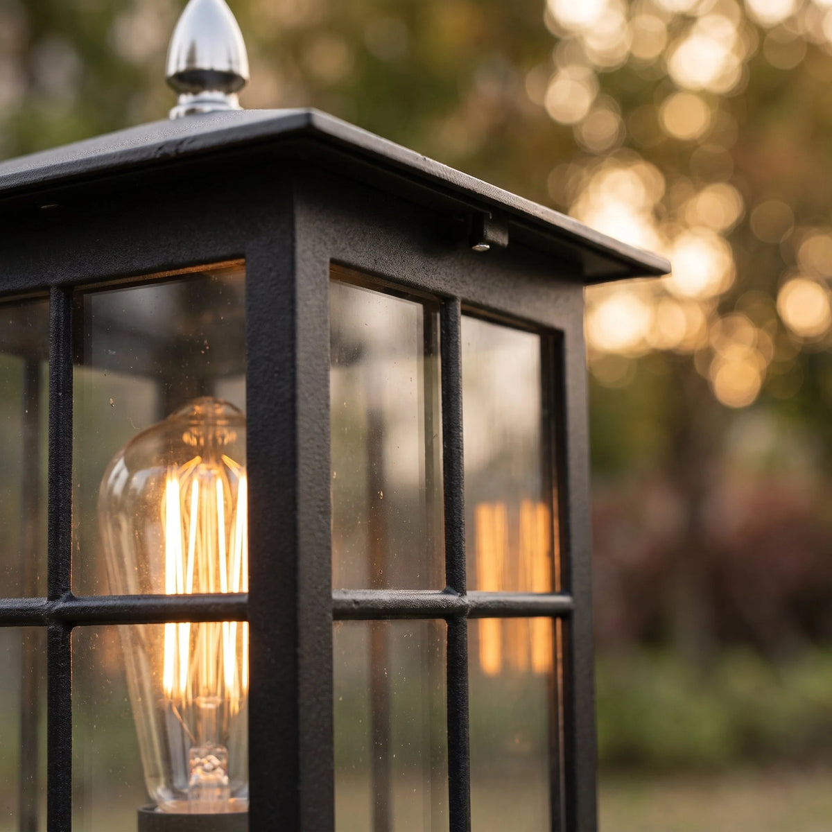 Outdoor Post Light Solar-Powered Dusk-To-Dawn Sensor IP65