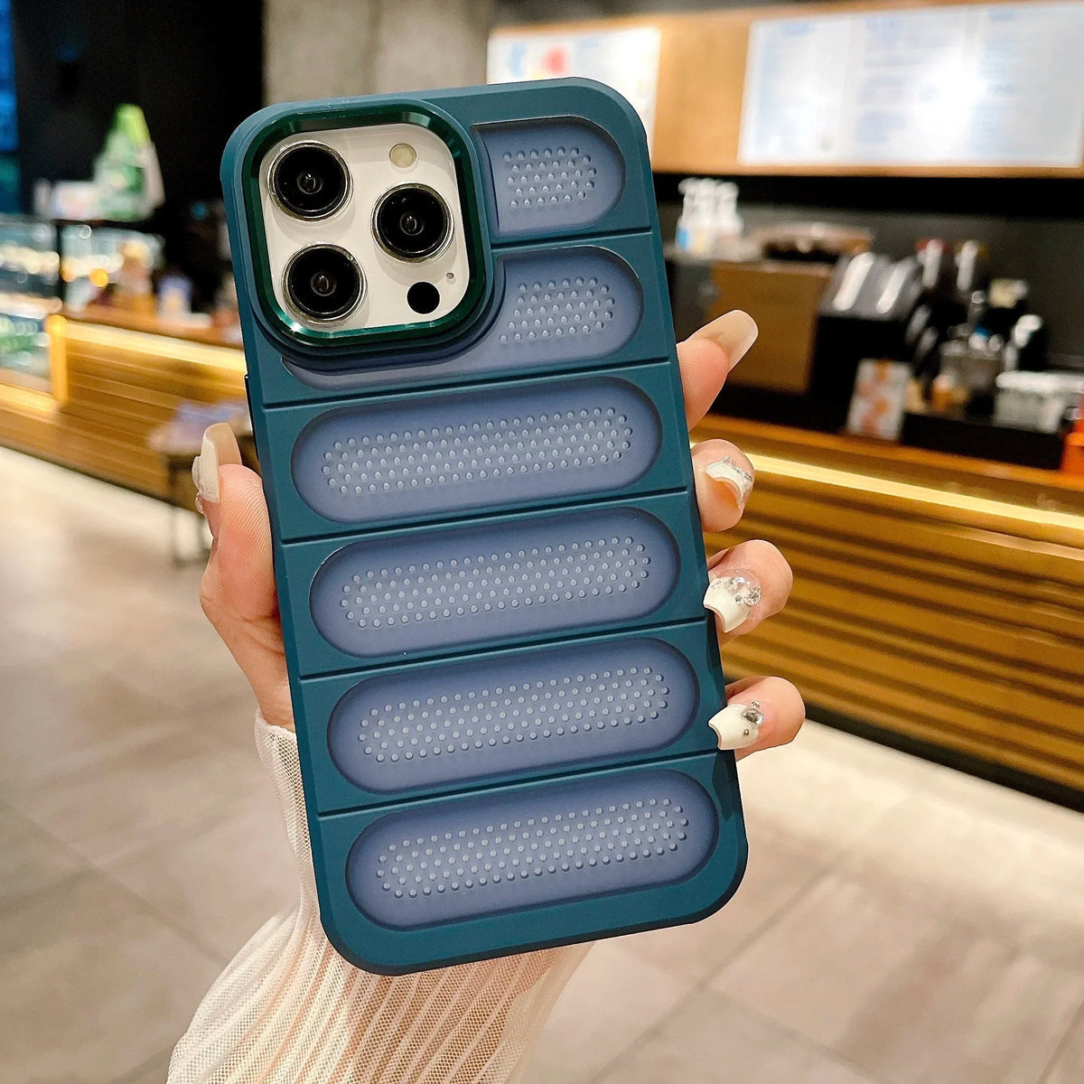Phone Case Breathable Mesh Cooling Shock-Absorbing Protection