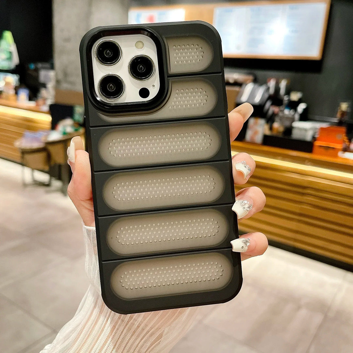 Phone Case Breathable Mesh Cooling Shock-Absorbing Protection