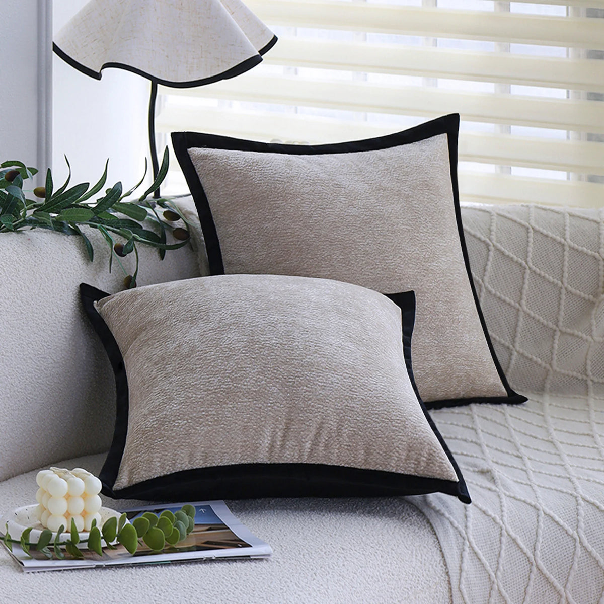Pillow Cover 18x18 Microvelour Contrast Piping Concealed Zipper