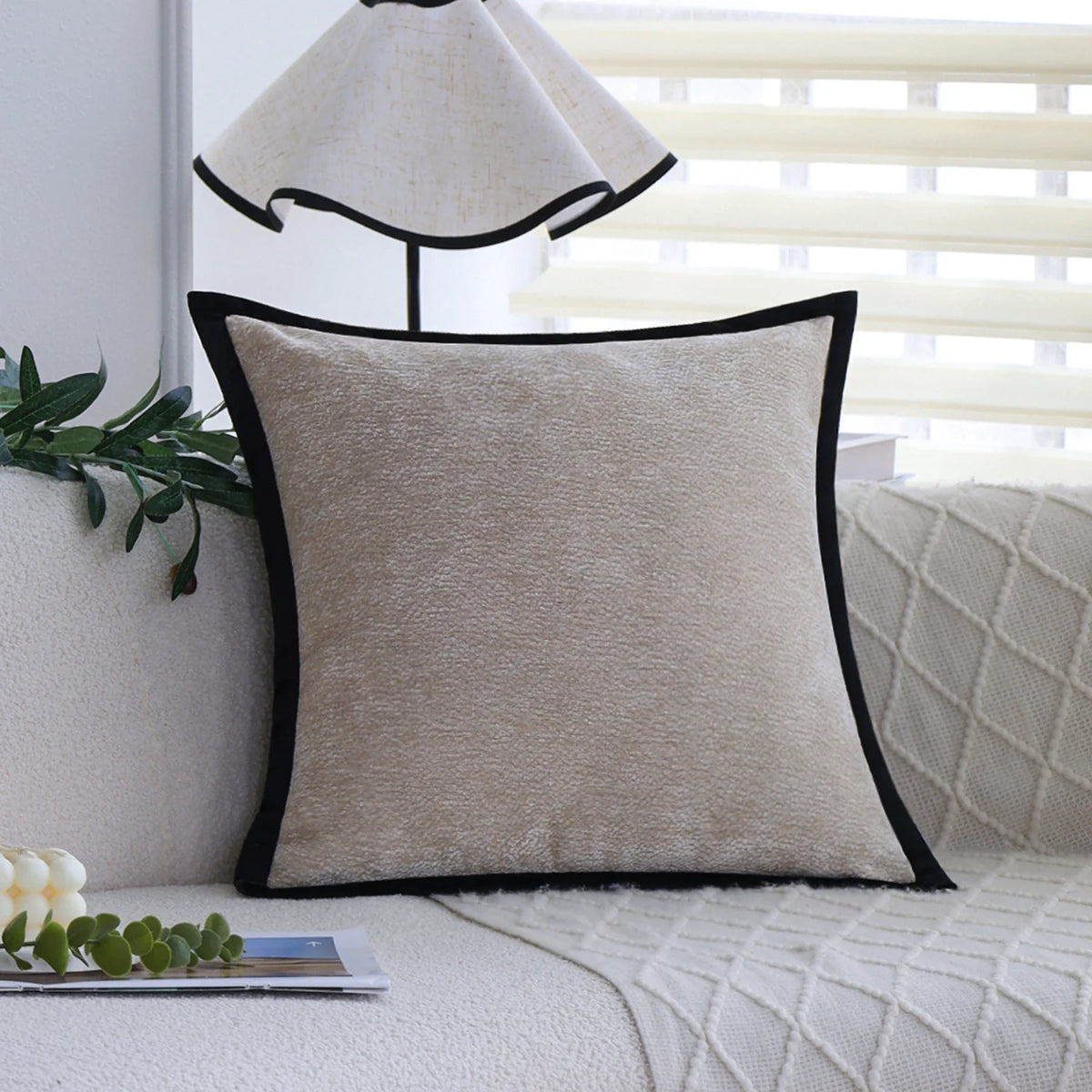 Pillow Cover 18x18 Microvelour Contrast Piping Concealed Zipper
