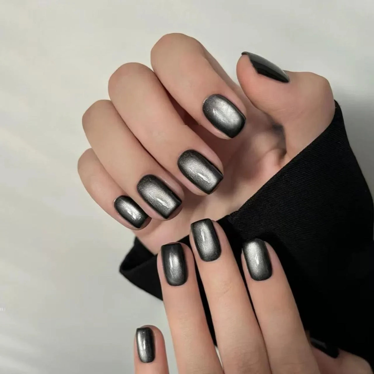 Press-On Nail Set Holiday Designs No-Glue & Lightweight