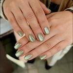 Press-On Nail Set Holiday Designs No-Glue & Lightweight