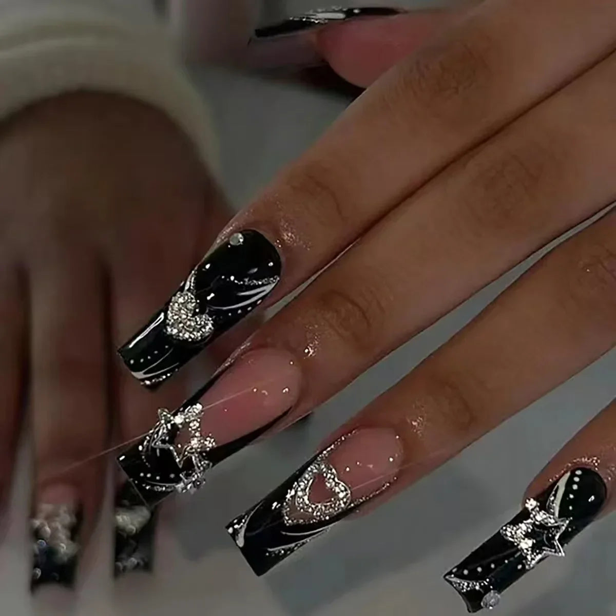 Press-On Nail Set Holiday Designs No-Glue & Lightweight
