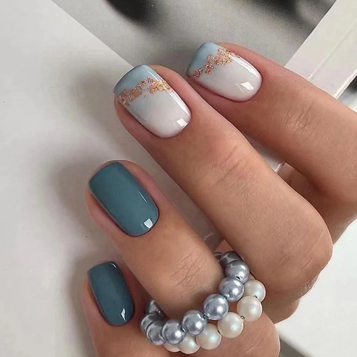 Press-On Nails Holiday Peel-And-Press Reusable & Durable