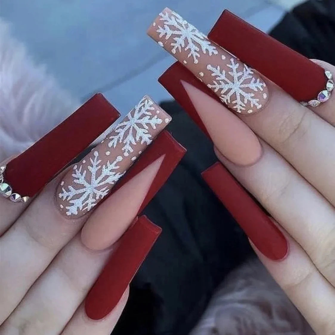 Press-On Nails Holiday Snowflake Quick Application & Long-Lasting Wear