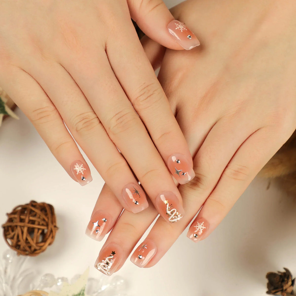 Press-On Nails Self-Adhesive Lightweight Christmas Snowflake & Star