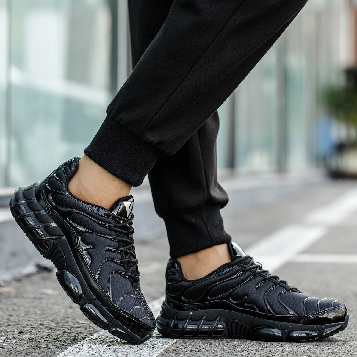 Safety Sneakers Reinforced Toe Puncture-Resistant Sole Slip-Resistant Tread