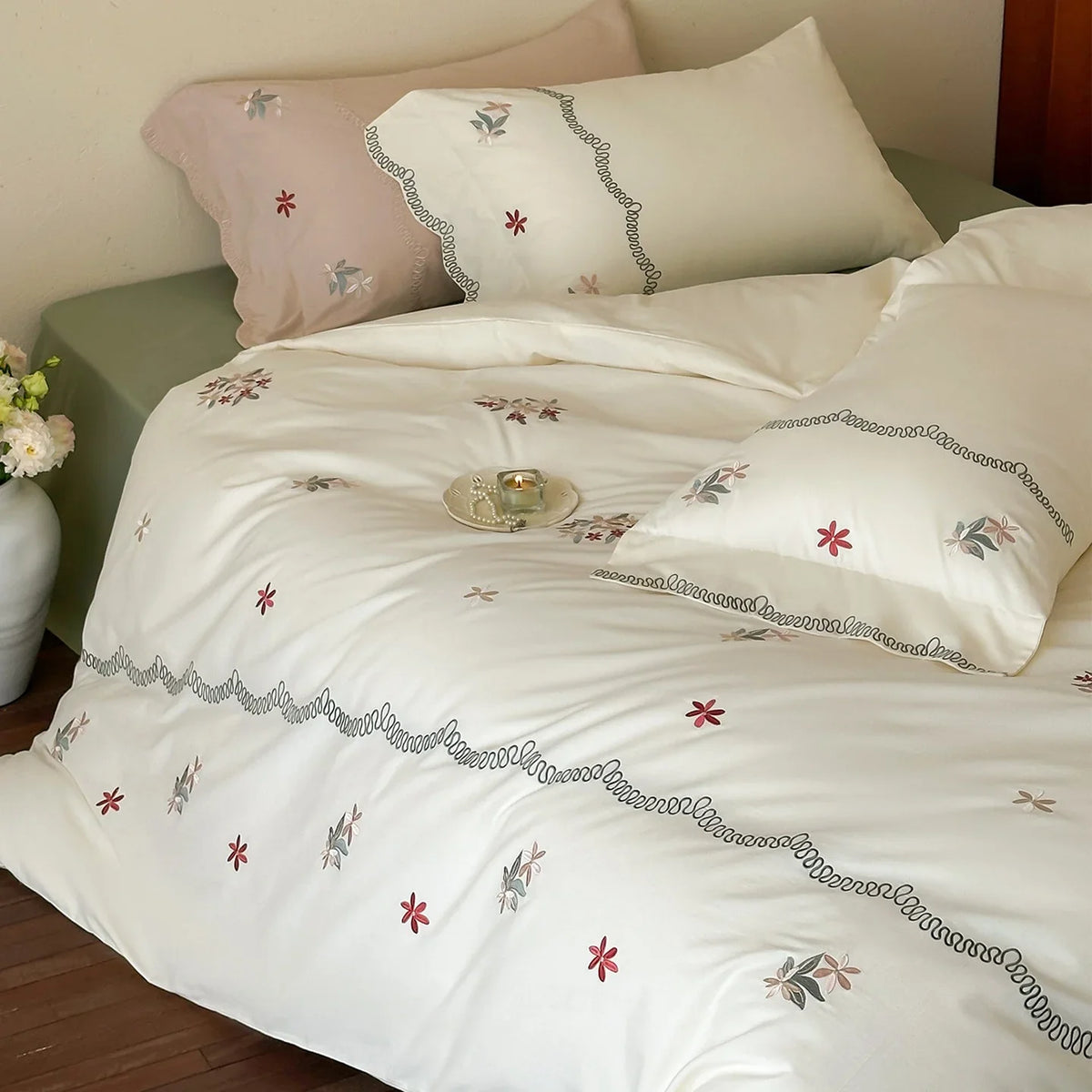 Satin Bedding Set Floral Embroidery Machine Washable