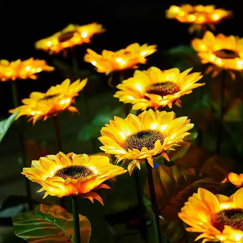 Solar Garden Light 3-Head LED Dusk-To-Dawn Warm Glow