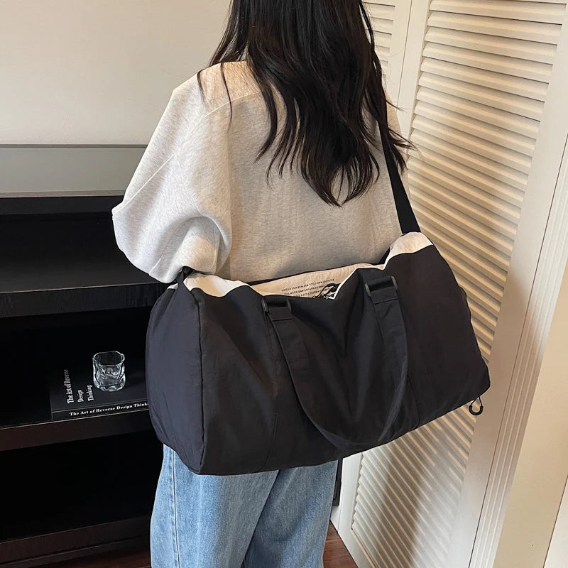 Sports Duffel Bag Large Capacity Tear-Resistant Fabric