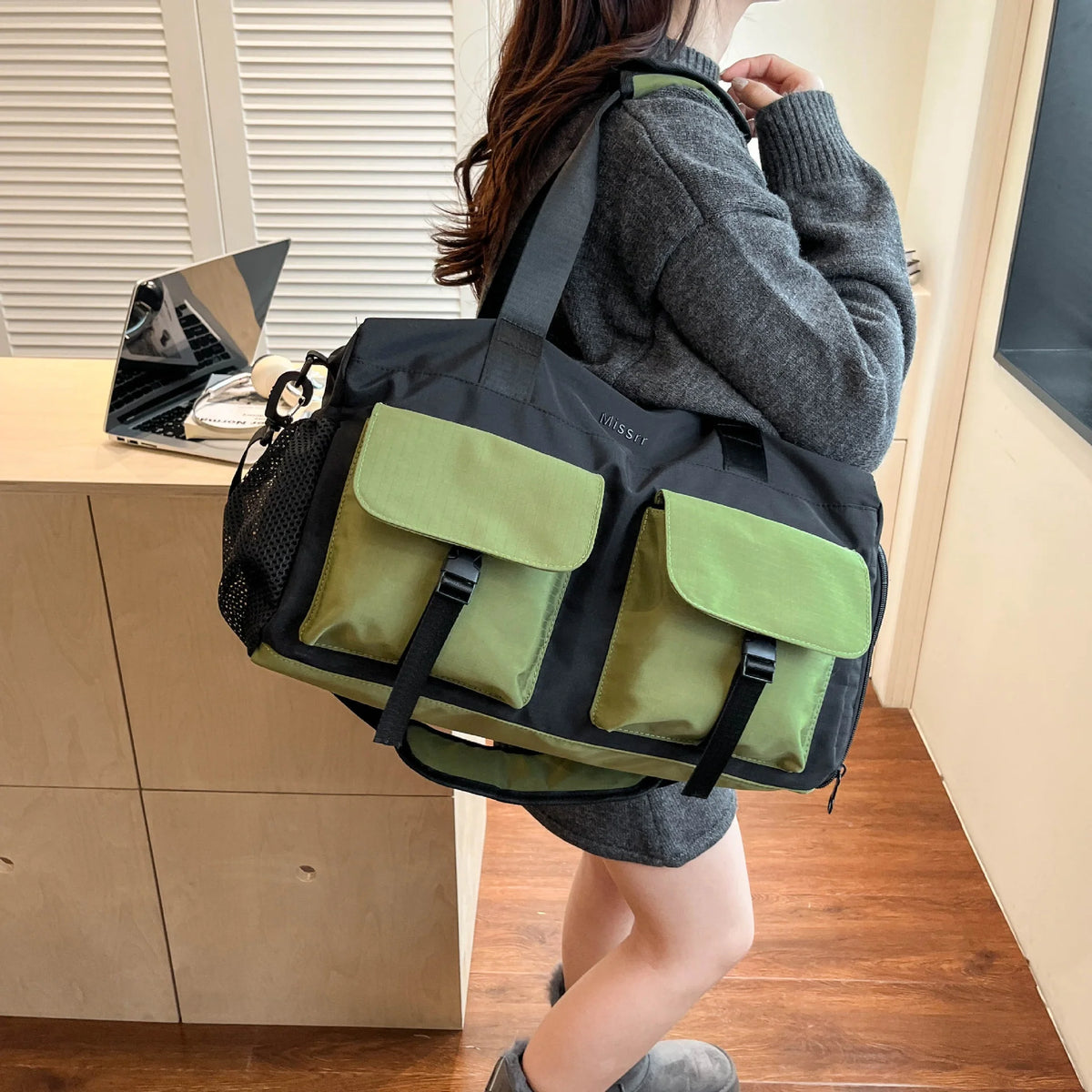 Sports Duffel Bag Multi-Pocket Organizer Tear-Resistant & Water-Resistant
