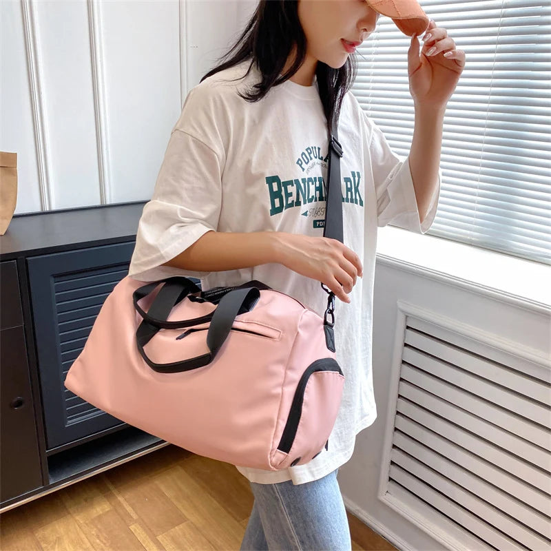 Sports Duffel Bag Water-Resistant Multi-Compartment & Adjustable Strap