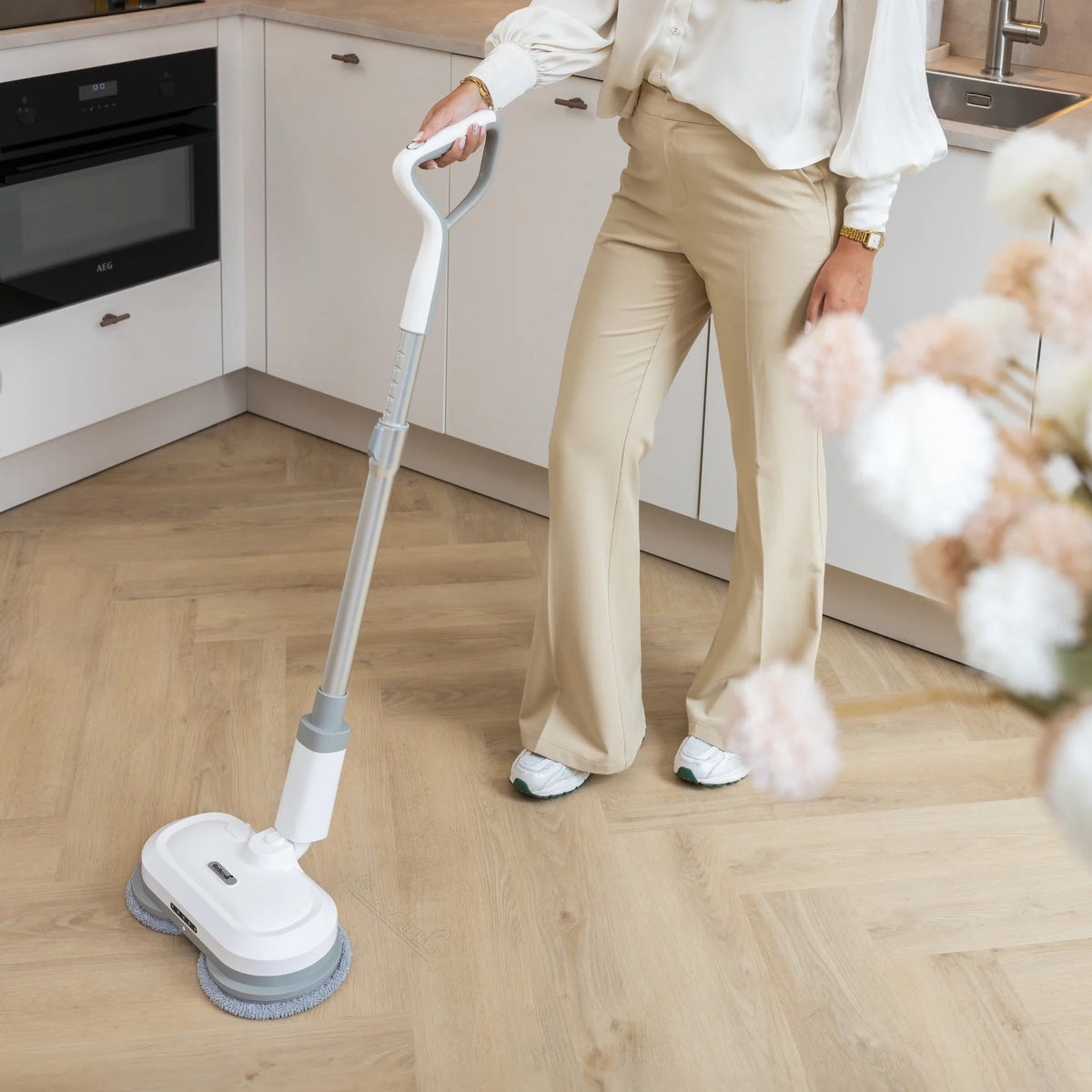 Spray Mop Cordless Rechargeable Washable Microfiber Pads