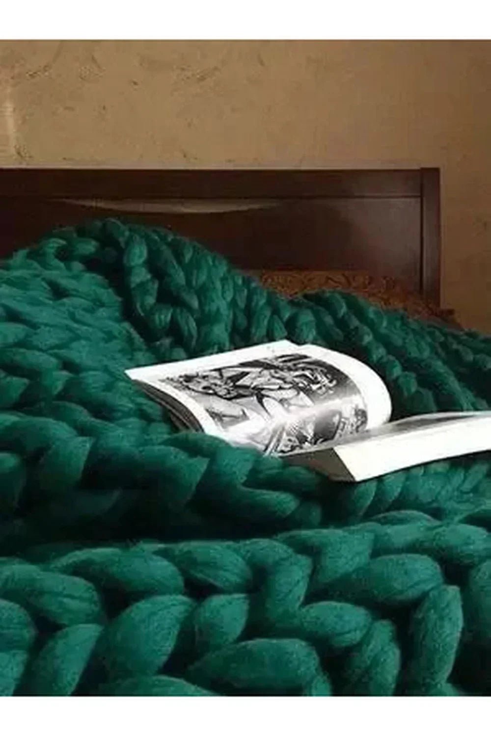 Throw Blanket Extra-Soft Chunky Braided Polyester