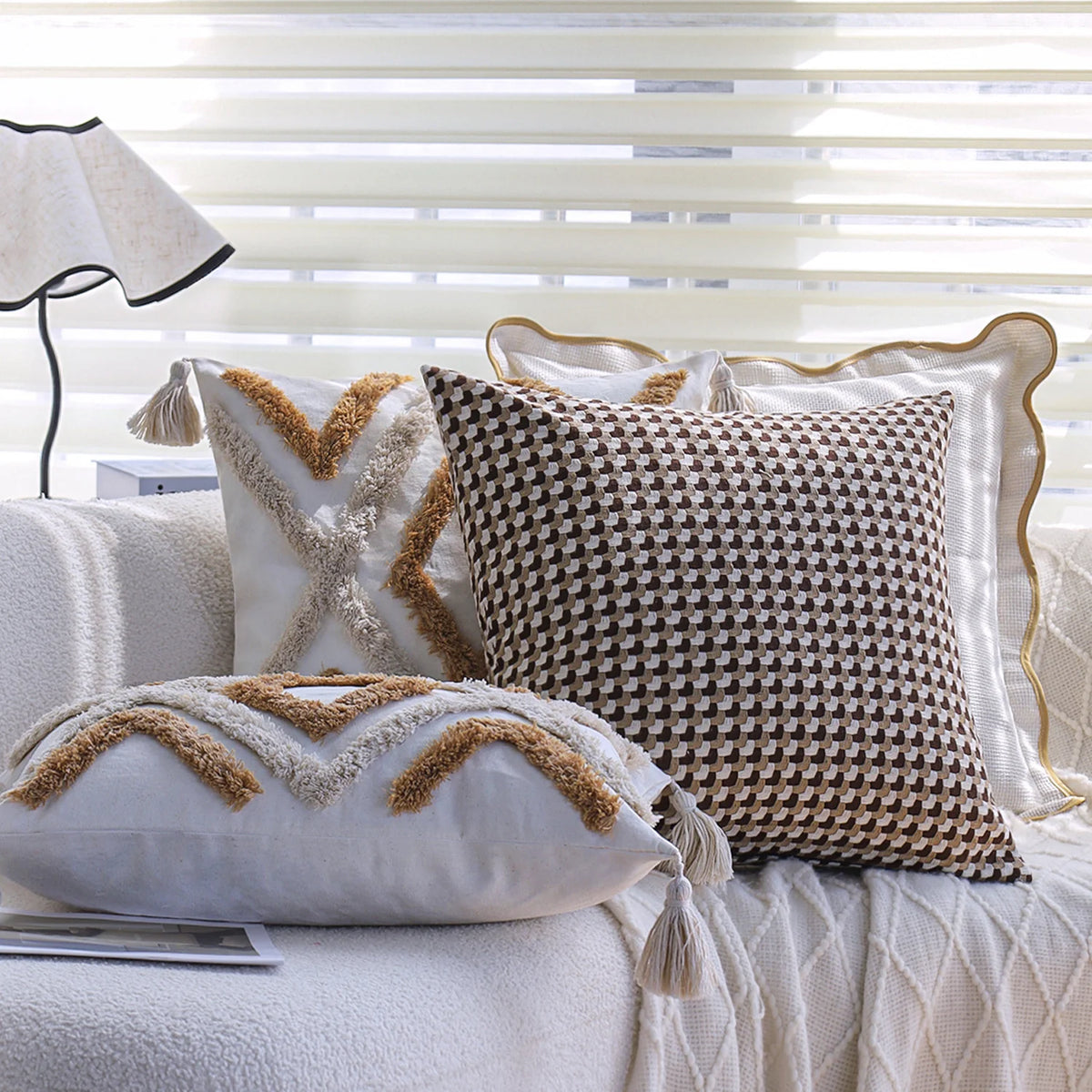 Throw Pillow Cover Cotton-Linen Hand-Tufted Diamond & Tassels