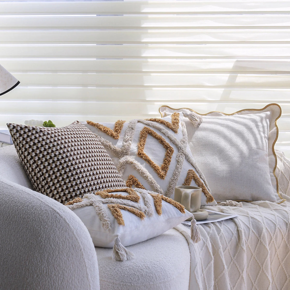 Throw Pillow Cover Cotton-Linen Hand-Tufted Diamond & Tassels