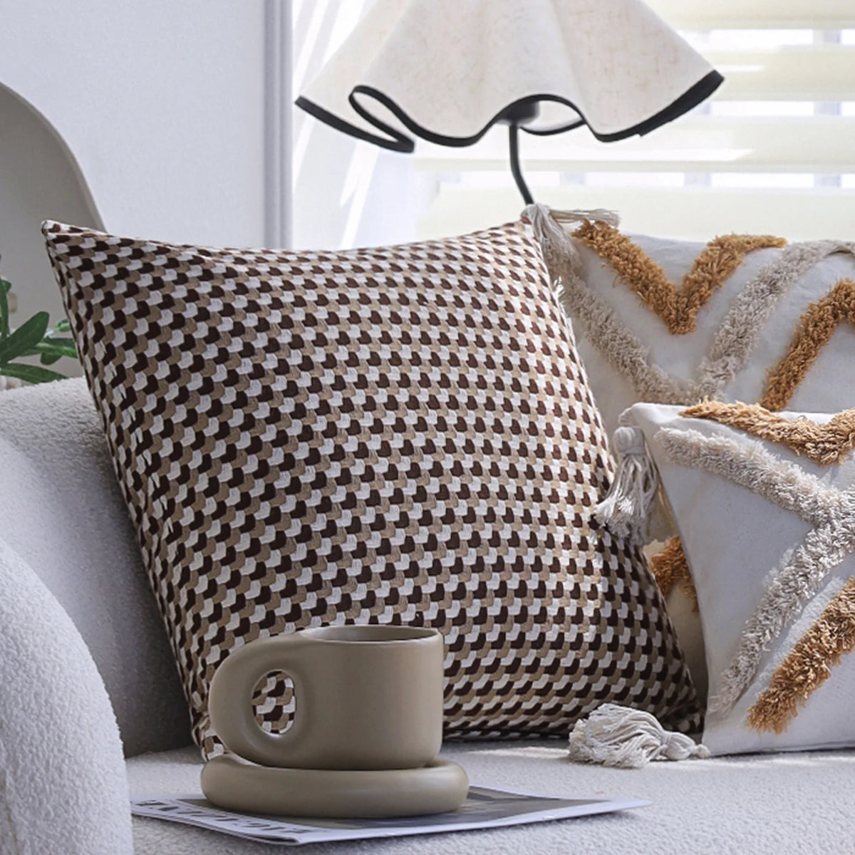 Throw Pillow Cover Cotton-Linen Hand-Tufted Diamond & Tassels