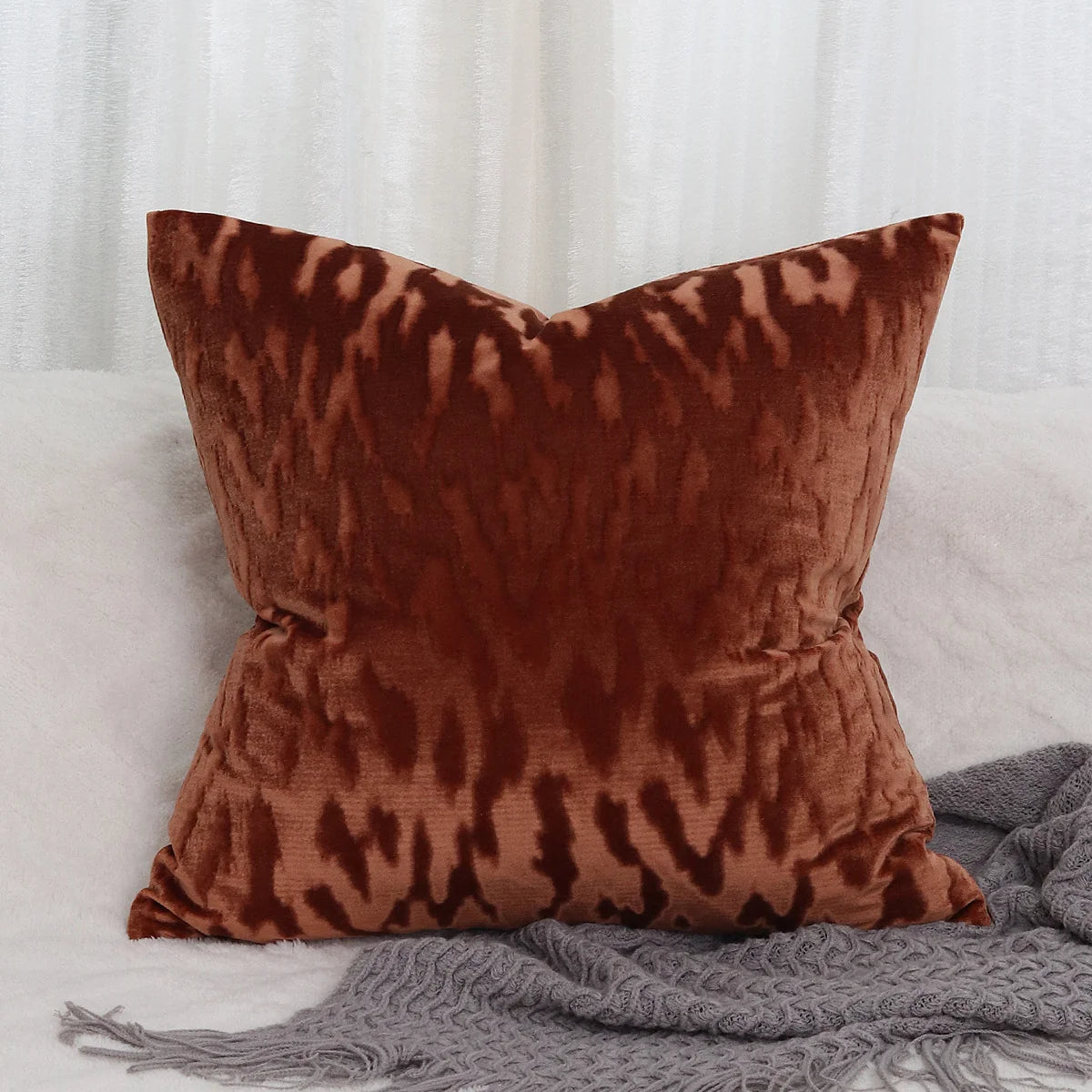 Throw Pillow Cover Low-Pile Velvet Embossed Jacquard Hidden Zipper