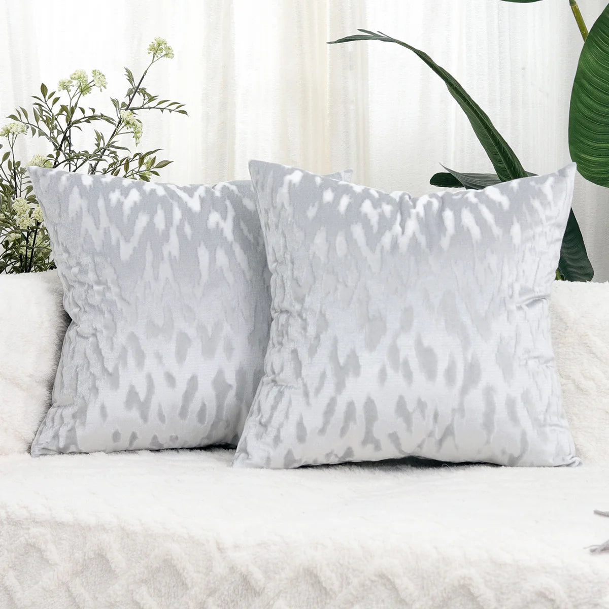 Throw Pillow Cover Low-Pile Velvet Embossed Jacquard Hidden Zipper