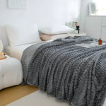 WohlfühlDecke - Luxuriöse Fleece-Decke für Sofa und Bett