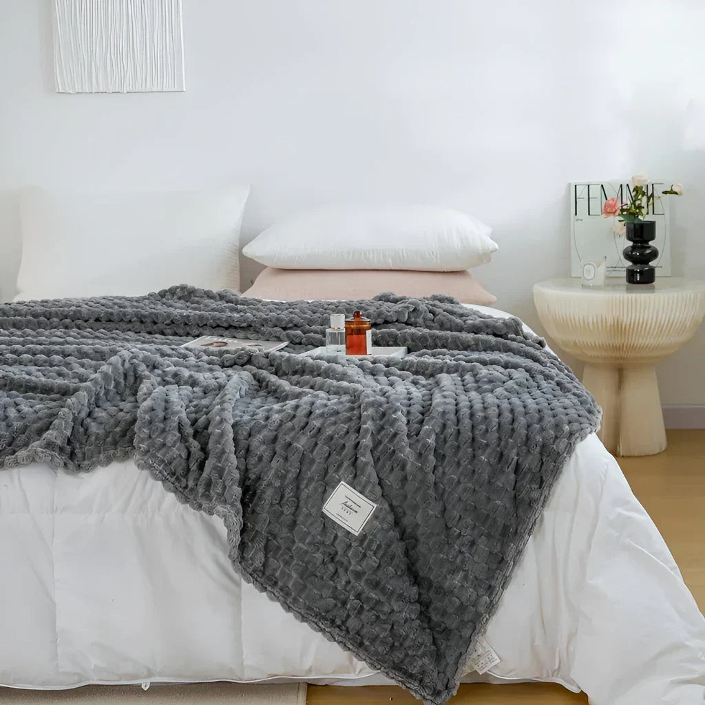 WohlfühlDecke - Luxuriöse Fleece-Decke für Sofa und Bett