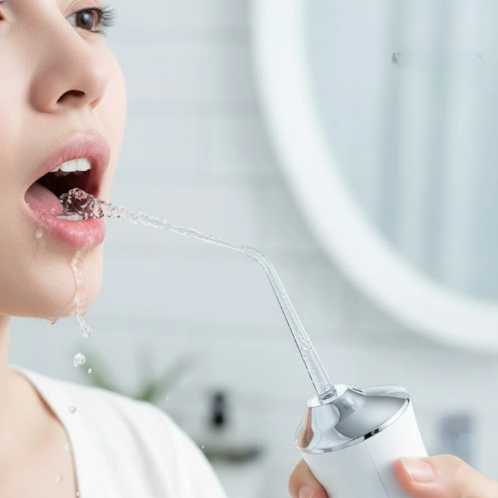 Water jet device for thorough oral hygiene | Flexibly adjustable cleaning modes | Replaceable nozzles