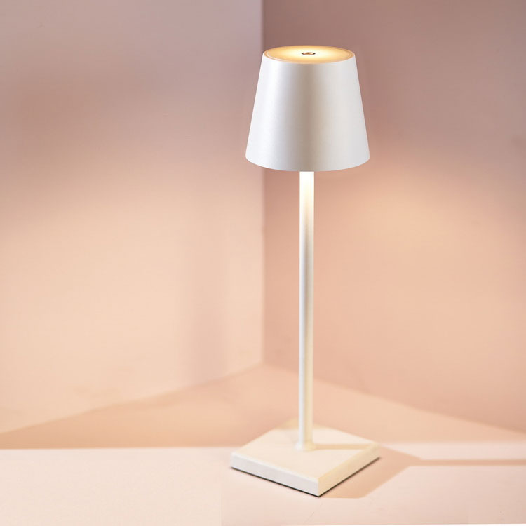 Kabellampe mit USB-Aufladung – SkandiGlow