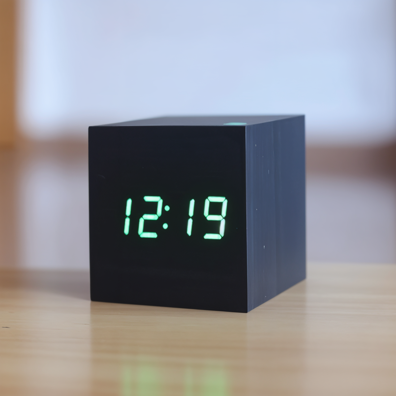 Stilvolle LED-Wanduhr aus Holz für modernes Wohnen