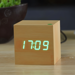 Stilvolle LED-Wanduhr aus Holz für modernes Wohnen