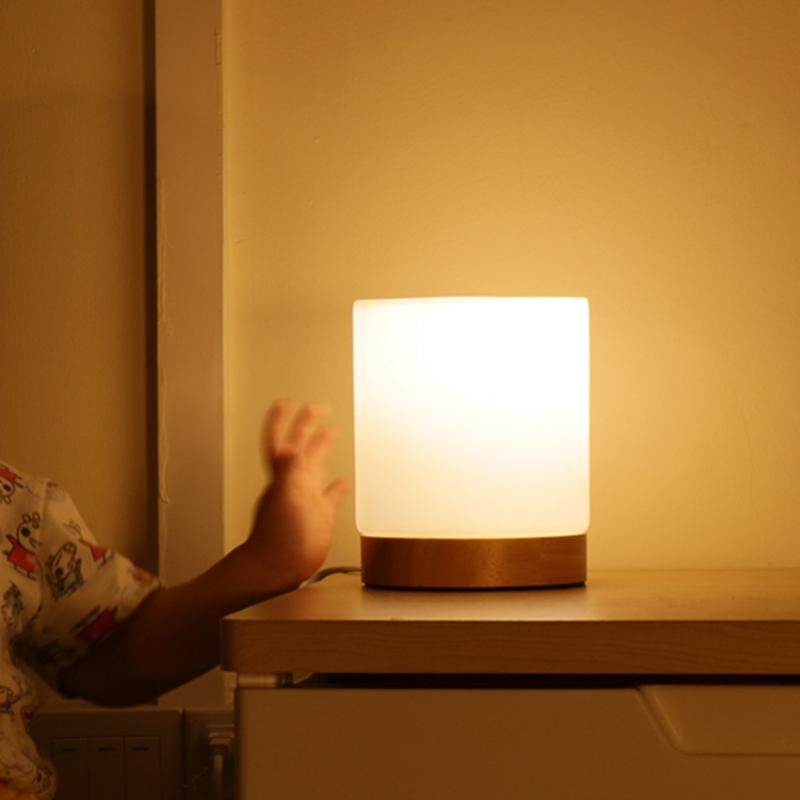 Kompakte Tischlampen – Touch-aktiviert & 360° Beleuchtung