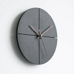 Minimalistische Wanduhr mit leisem Quarzwerk – AuraSphere