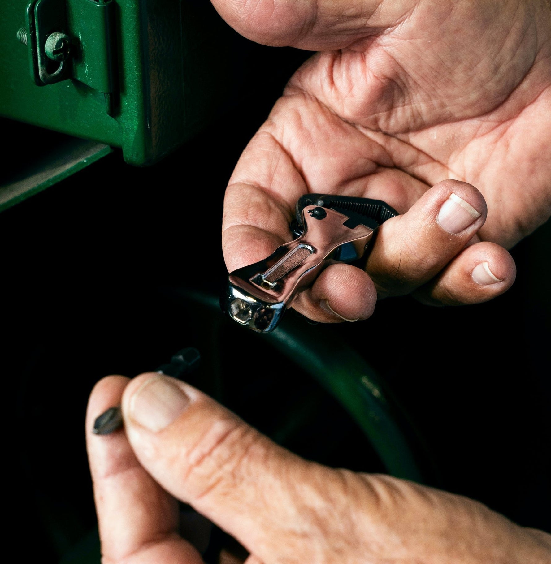 Compact Micro Ratchet Screwdriver with Adjustable Handle