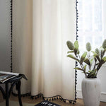 Eleganter Baumwoll-Leinen Vorhang in Beige mit schwarzen Quasten