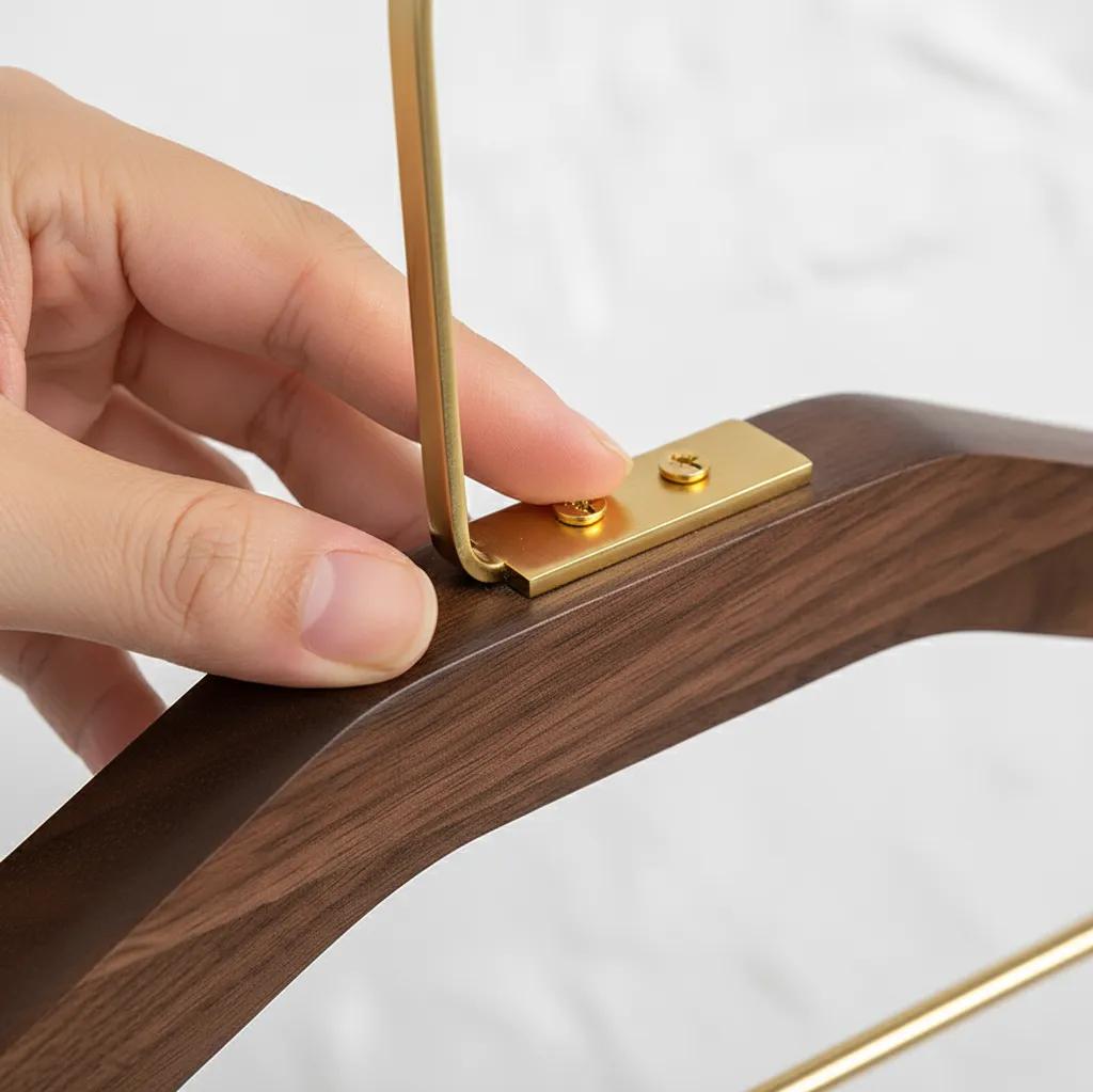 NobleWood – Elegant Wooden Hangers for Stylish Wardrobes (3 pieces)