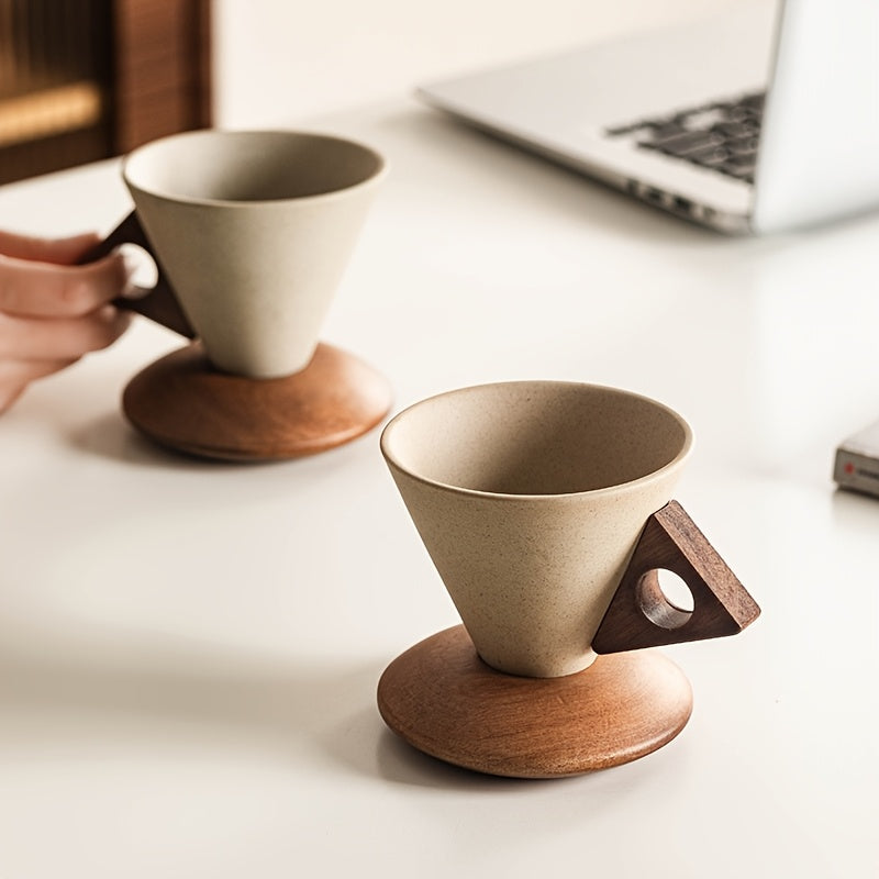 Kaffeegenuss in Stil: Handgefertigte Keramiktasse 250ml mit Holzgriff