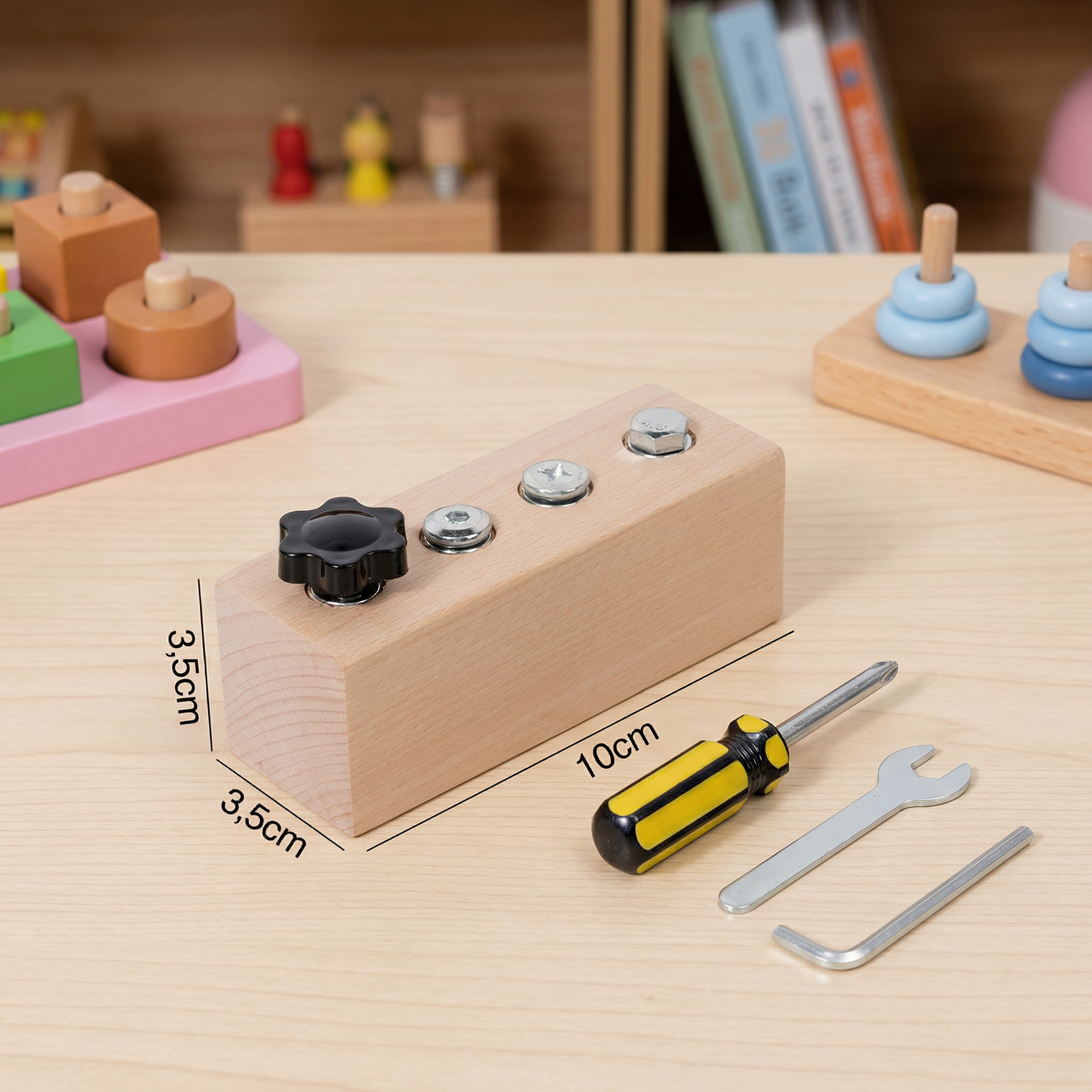 Wooden Screw Toy based on Montessori – Promoting Concentration and Fine Motor Skills in Children