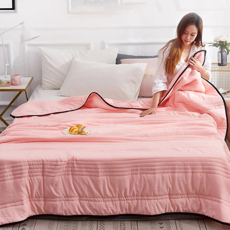 Lightweight Cooling Blanket for Hot Sleepers – Soft & Breathable