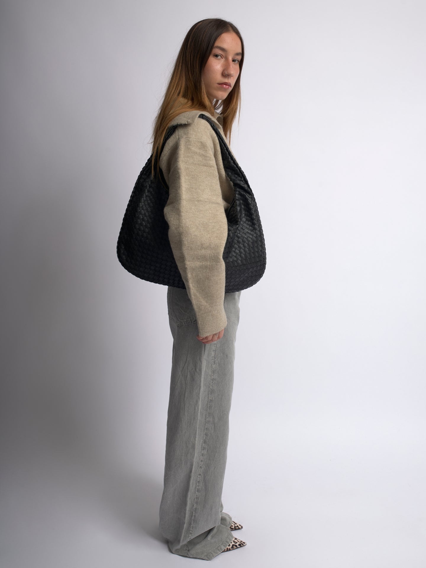 Stylish Women's Shoulder Bag with Braided Design