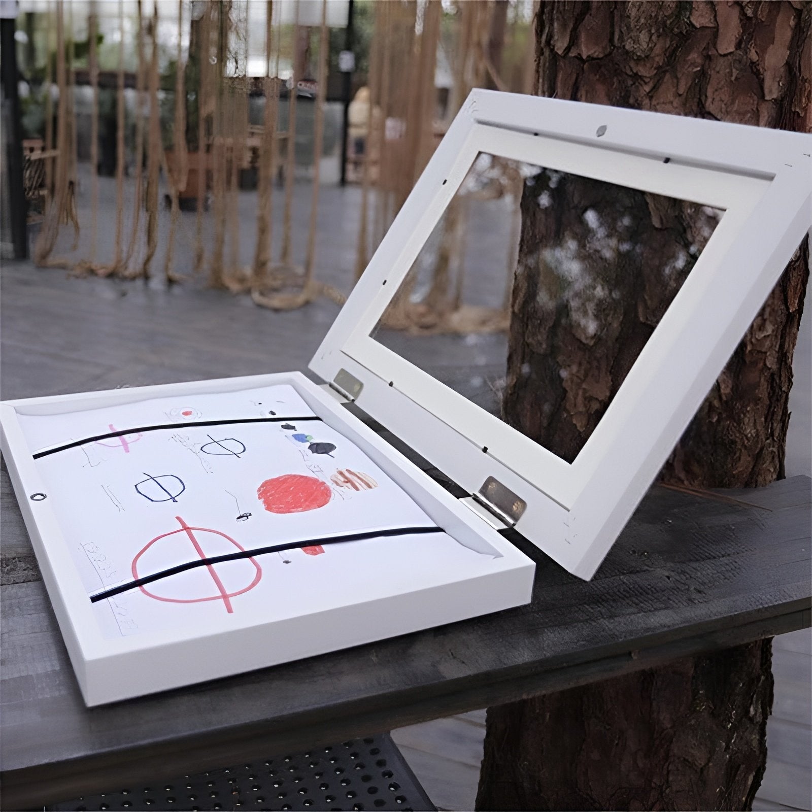 ArtPresenter - Stylishly display your children's artwork