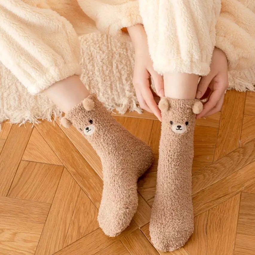 Wärmeschmeichler Damen Kuschelsocken | Flauschig & Gemütlich | 3D Bärenmuster