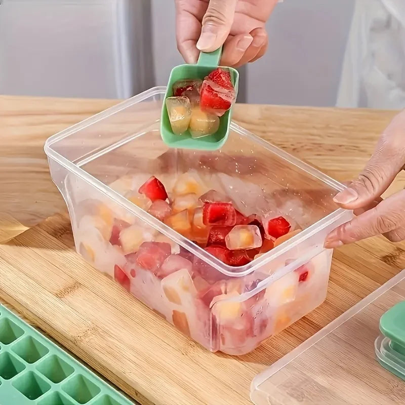EisGenie Eiswürfelform mit Deckel und Behälter | 68 Würfel | Druckmechanismus | BPA-frei