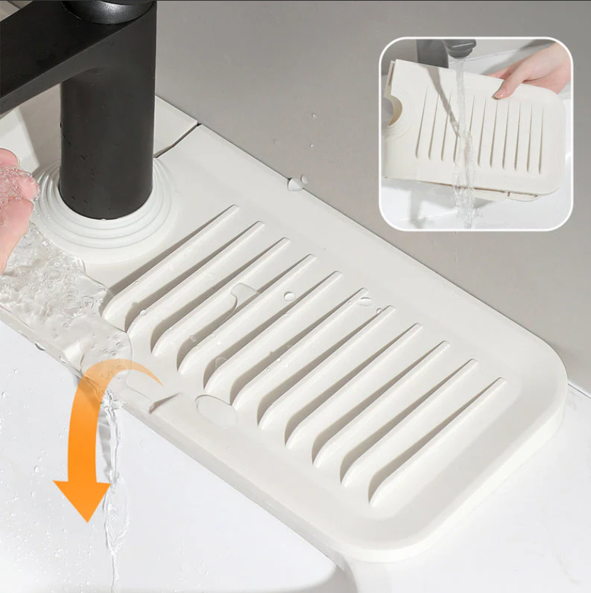 Practical draining mat for sinks with splash guard