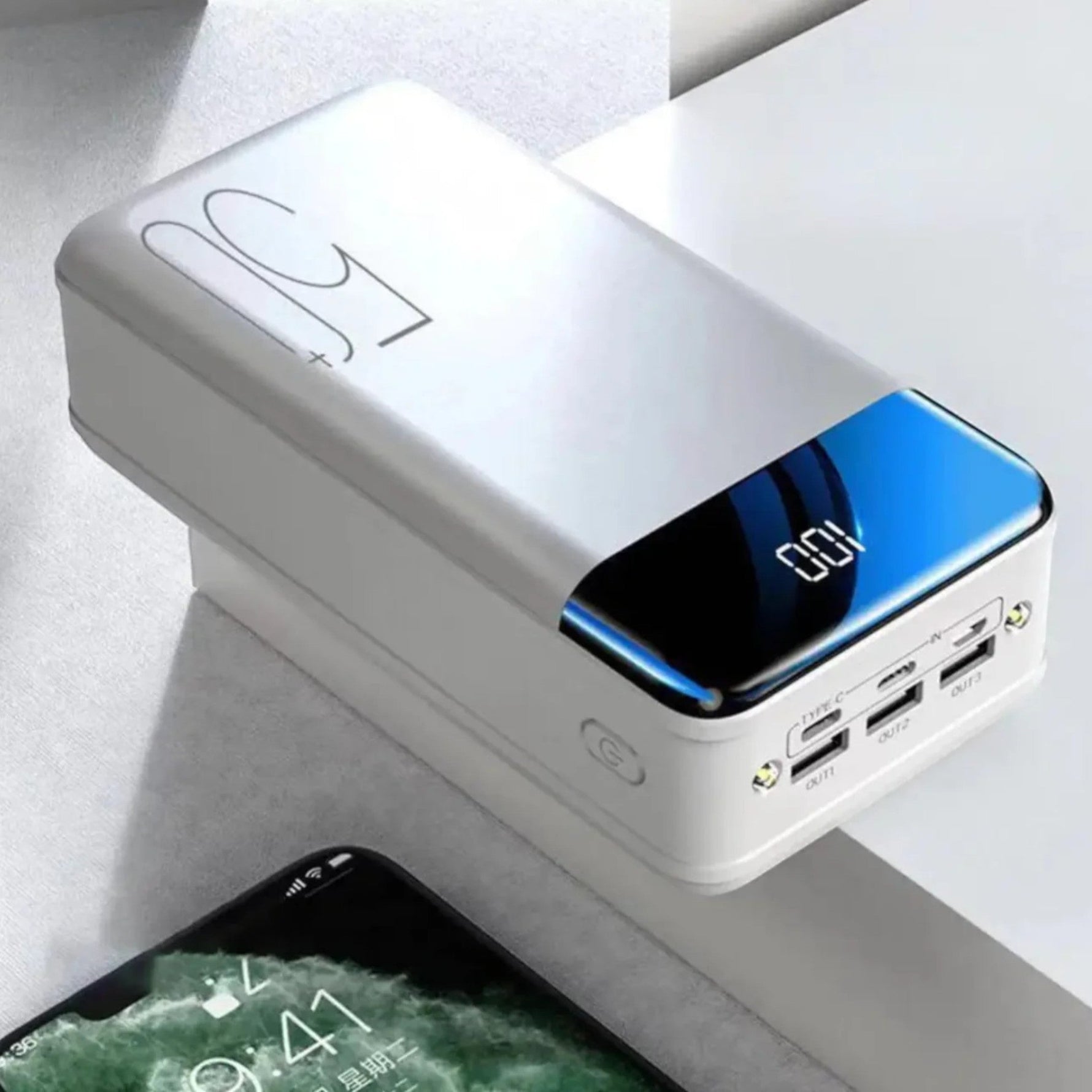 EnergieBooster 30000mAh – Schnelles Laden für unterwegs