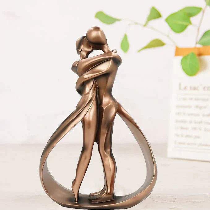 Elegant Bronze Sculpture of an Embracing Couple – Decorative Artwork for Your Home