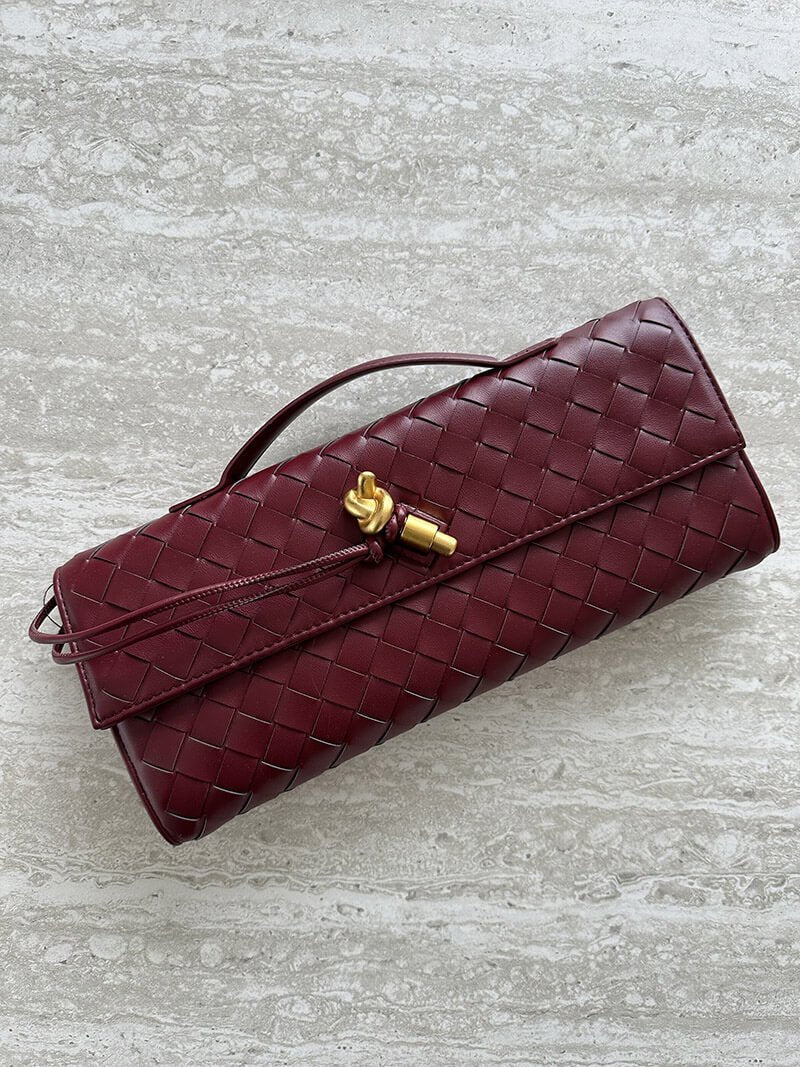 Elegant tote bag with a modern flair